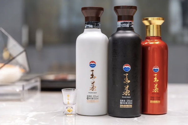 王茅挚友,举杯敬非凡