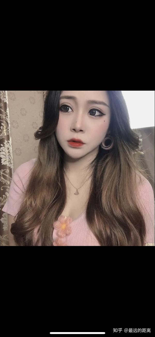 这个人渣贱女人就是一个主播骗子,特别特别渣渣渣,她是一个外表光鲜