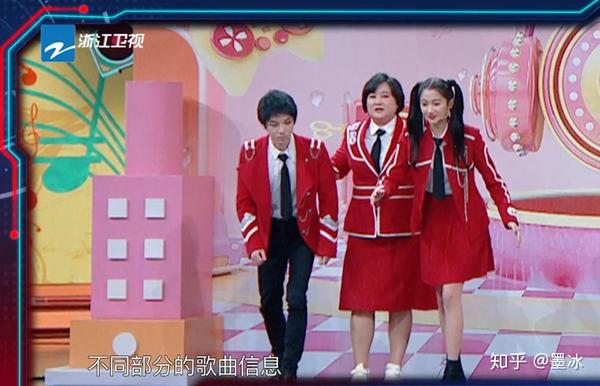 《王牌对王牌》第二个环节要进行"高歌猛进",也就是听前奏猜歌名,猜错