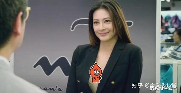 性感美女演员刘芷希在一家大晒中友情客串售货员完美展示了自己性感的