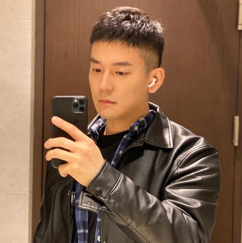 2021男生最新发型,男生帅气阳光干净发型 男生留"背头"发型太油腻,2021剪这些清爽发型,阳光又帅气