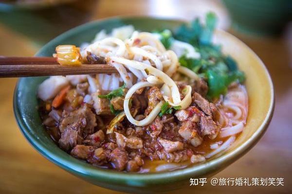 大理鸡丝凉米线:云南特色美食,来了一定要吃一碗.