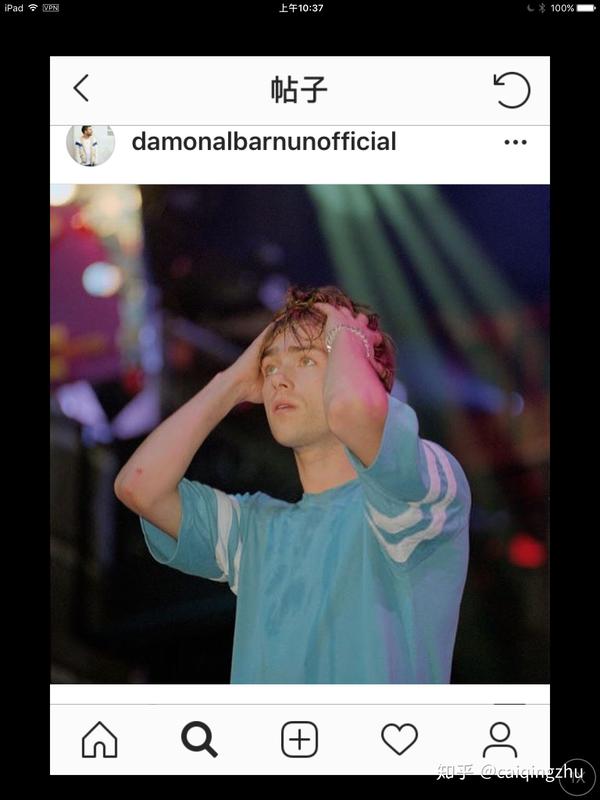 我就说说我最近嗑的几个 blur 主唱金牙damon和贝斯手alex奶酪 好了
