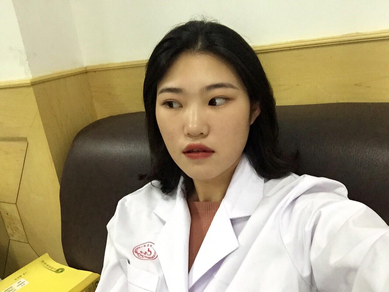 厚女生卡通涂女生显得好看?嘴唇口红个性a女生头像图片