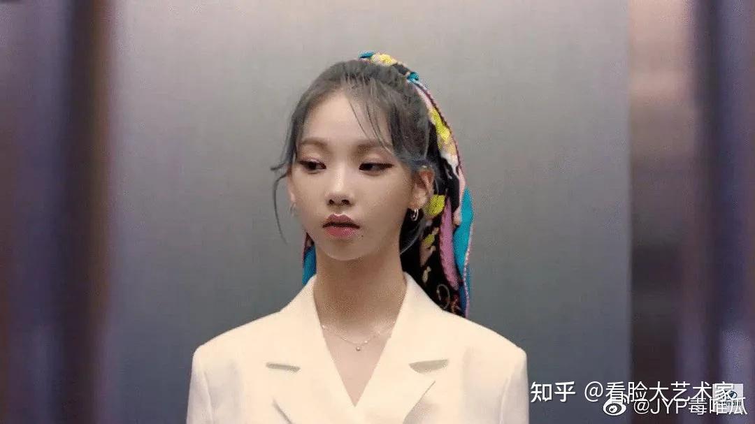 全网都在吹的ai脸美女,和jennie"撞款"的颜值秘诀是什么?