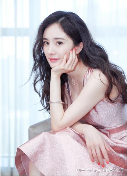 娱乐圈女大明星穿搭比拼,村花杨超越反超杨幂? - 知乎