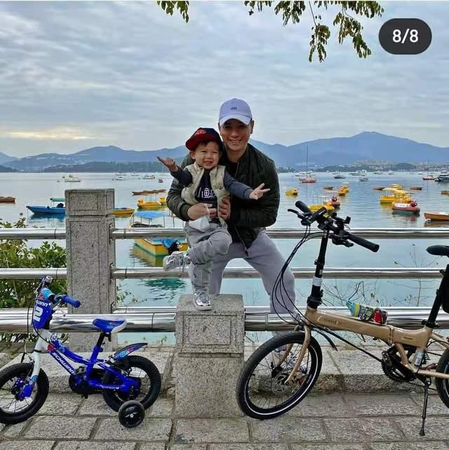胡杏儿忆旧情后,老公带大儿子骑自行车秀幸福,老婆怀三胎太旺夫