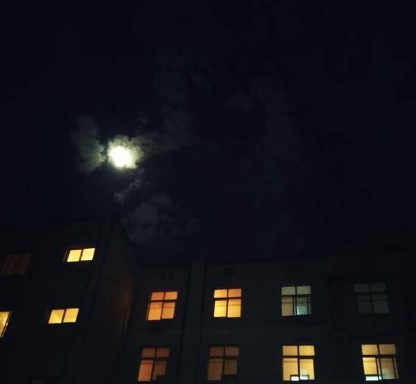 宿舍深夜的月光