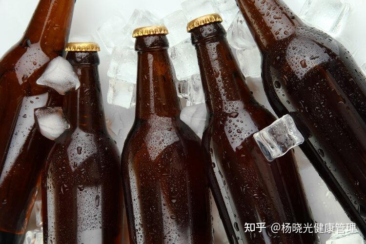 一杯白酒等于几瓶啤酒怎么比才公平教你科学计算别吃亏了