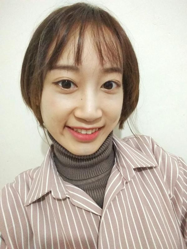 头发细软少,额头高,眉毛浅且无型的女孩子有合适的发型么?
