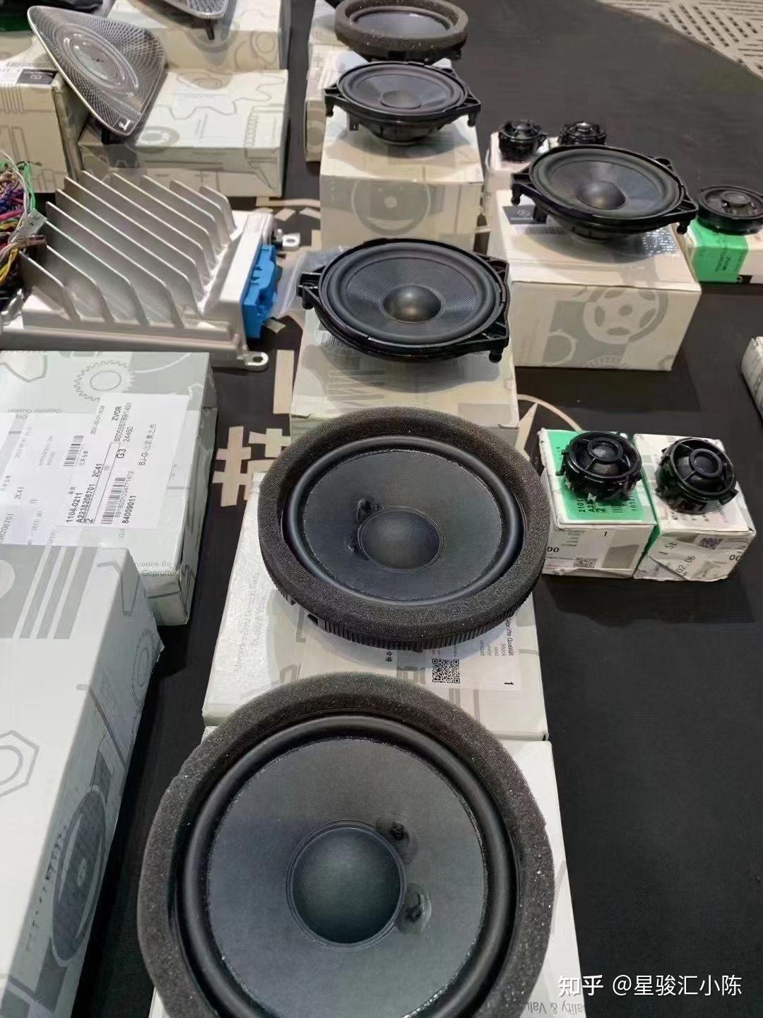 21款奔驰s级s400l升级小柏林之声音响15喇叭1功放710瓦功率输出