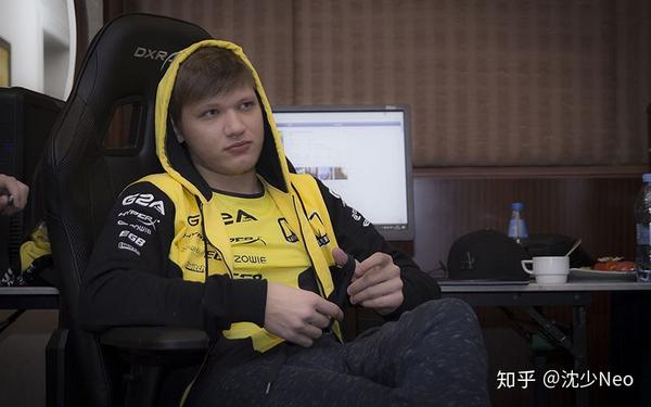 作为csgo玩家的你和s1mple,kennys之间,可能还差一个罗技pro x 无线