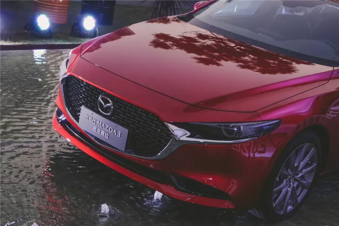次世代mazda3昂克赛拉年轻人的第一台运动轿车应该是它