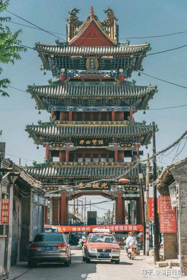 纪念光复中华而修建的门楼