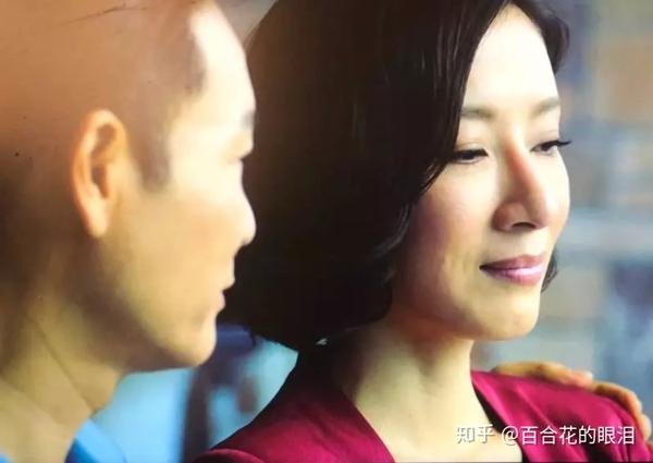 再创世纪里杨怡这个隆鼻假体是不是太粗太透光了