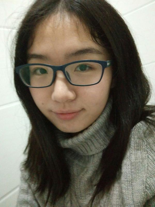 戴眼镜的女孩怎样自拍好看?