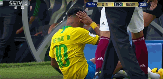 内马尔翻滚确实有点过,但是你不知道被足球鞋踩一下有