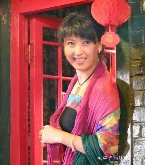 "山杏"闫学晶:嫁二婚富豪老公当后妈,如今45岁生二胎很幸福