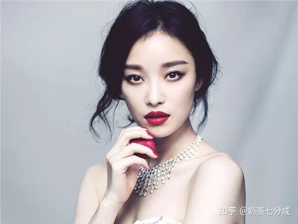 同是高级脸,为什么林允天真,倪妮妩媚?而且林允没有倪妮舒淇高级?