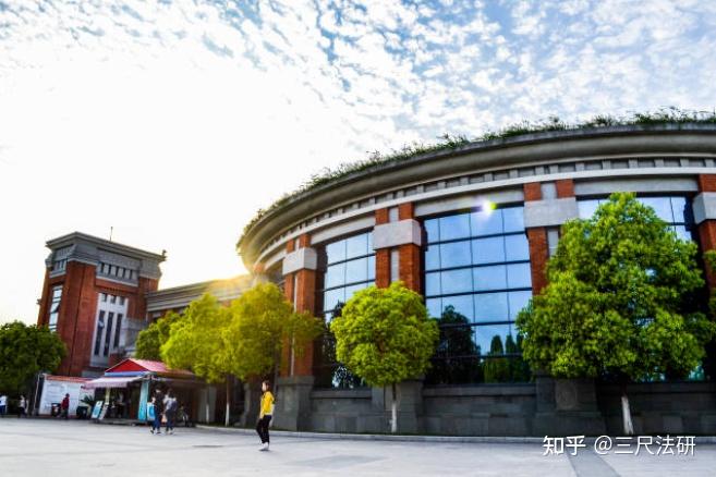 为什么要选择华政给你九个选择华政的理由