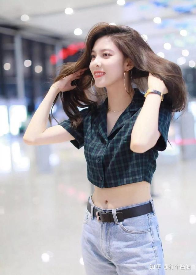 如何劝解女生不要穿露脐装?