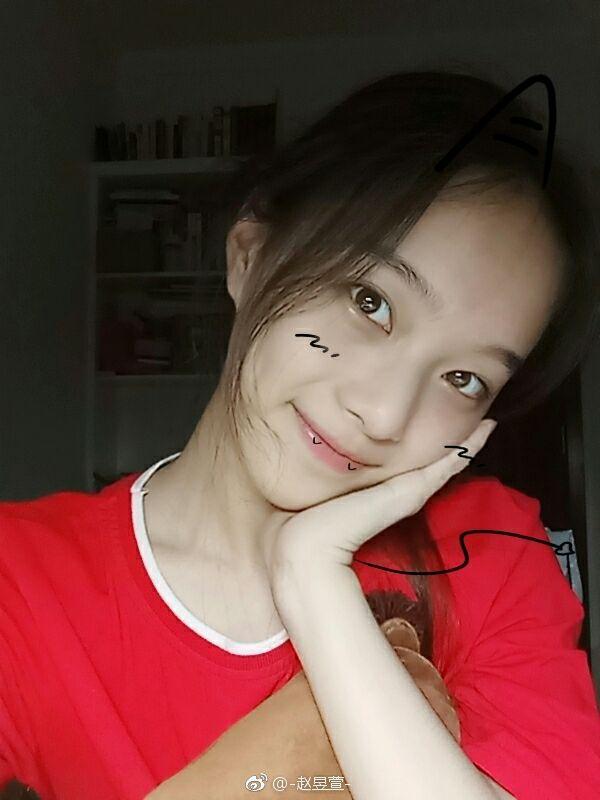 赵昱萱   高中校友,很聪明的一个女孩,性格特别好,人很可爱,颜值赞赞