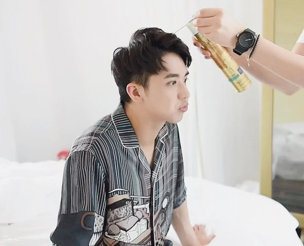 《爱情进化论》中许魏洲的演技相比于《上瘾》是否有所进步?