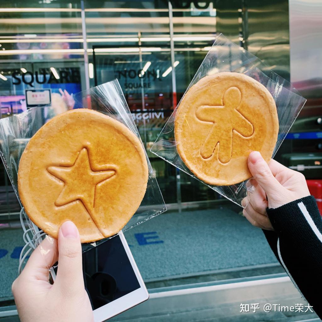 网友接力玩鱿鱼游戏的抠糖饼游戏结果