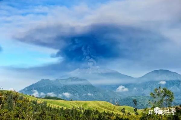 白天看拉翁火山