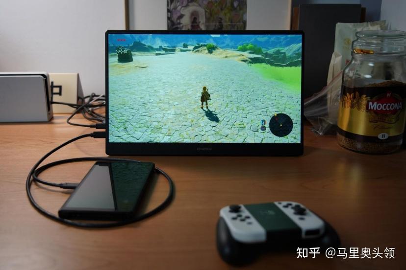6英寸的屏幕,整机重量仅650g,配合通过type-c数据线免底座就能开启tv