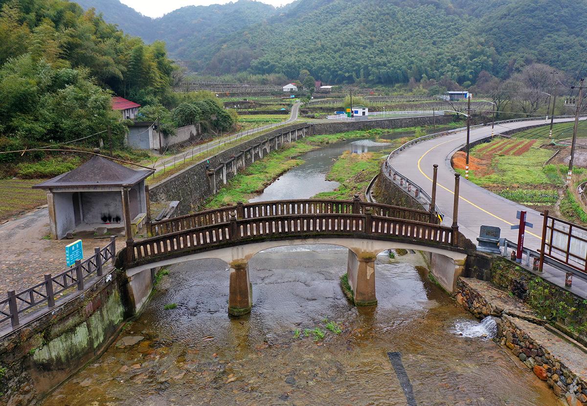 这个村庄,就是宁波东钱湖镇的城杨村.