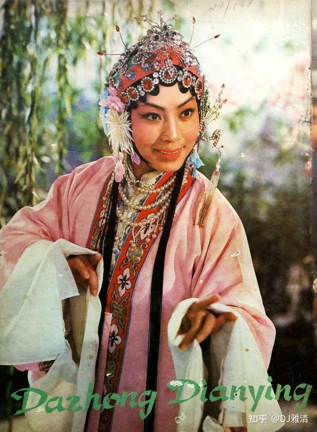 一,1981年,李炳淑在戏曲片《白蛇传》中扮演白素贞