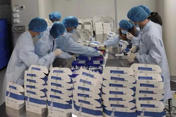 图|企业加急生产新冠肺炎检测试剂产品(来源:华大基因)
