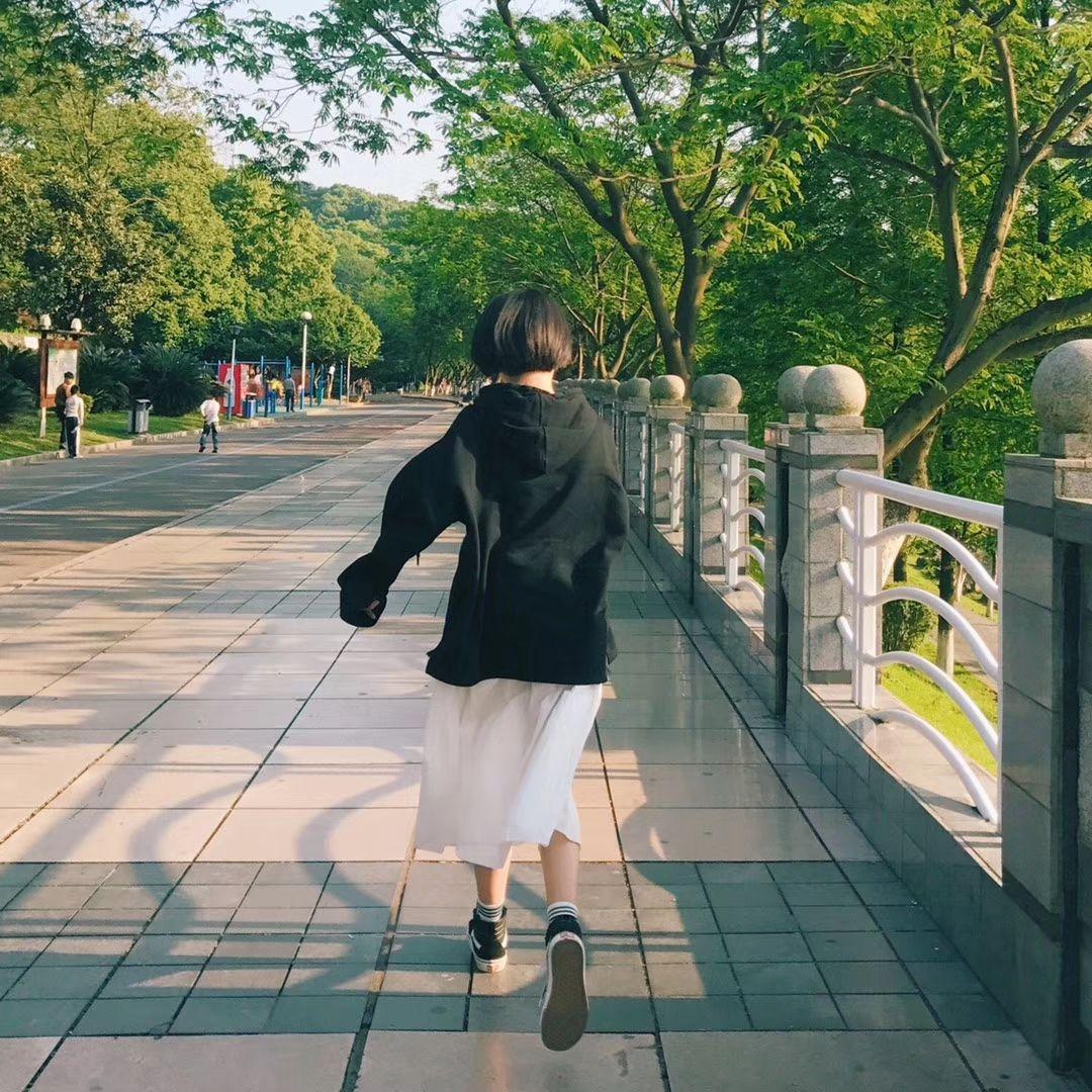 女生删除分手后所有了个性提出联系方式男生拉电话唯美头像女生图片