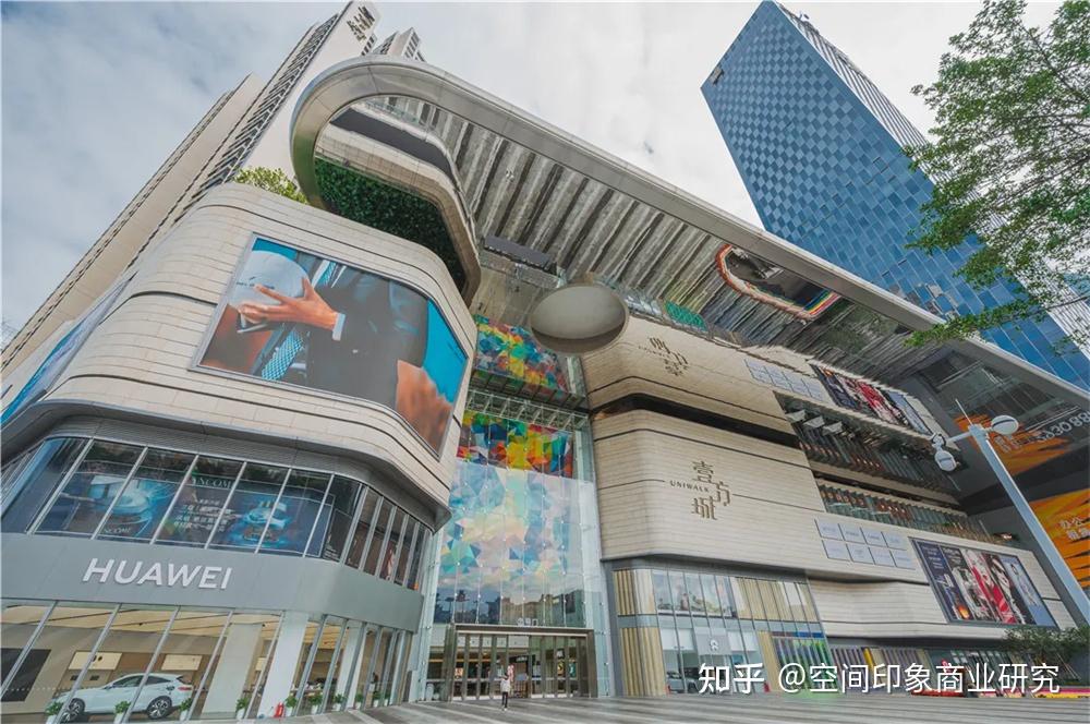 也是深圳中轴体量最大的单体购物中心