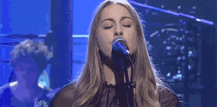 别看三姐妹清新甜美,疯狂起来可是让媒体都傻眼的.