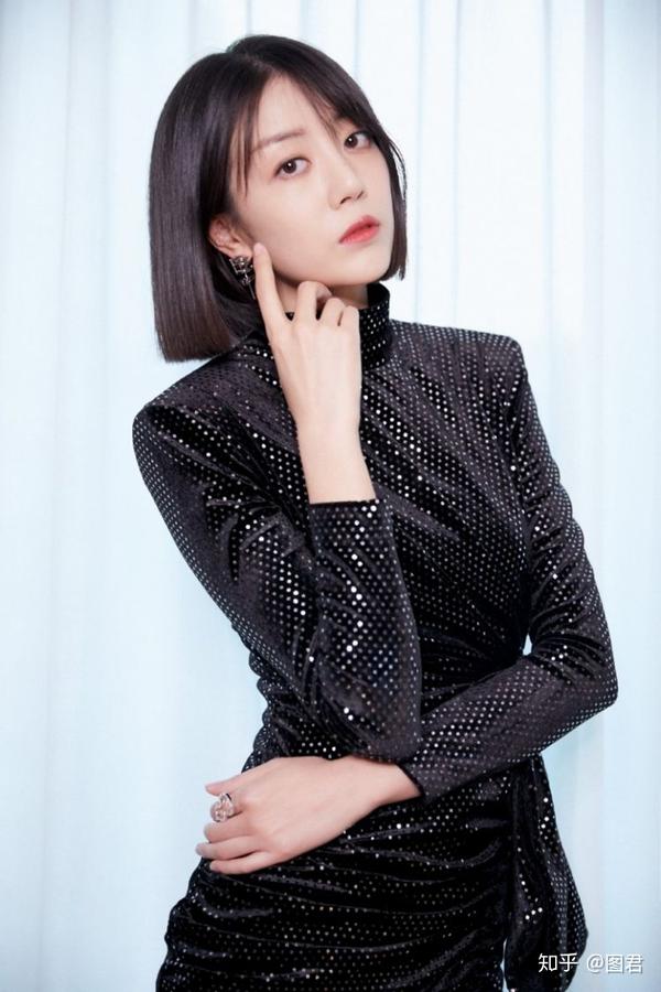 成熟美女李溪芮冷艳气质写真图片