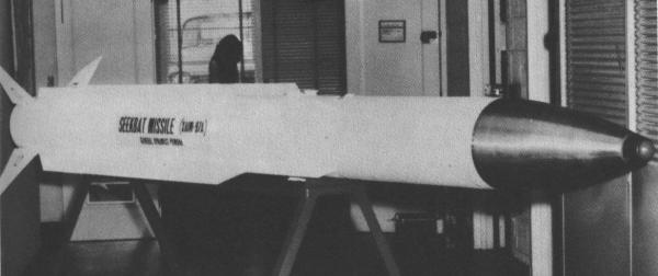 由于 agm-45 百舌鸟反辐射导弹过于弱鸡,灯塔军以 rim-66 舰空导弹为