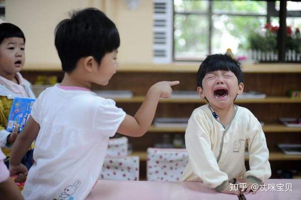 孩子在幼儿园为啥不愿意"上厕所"?可别着急生气,先做一件事情
