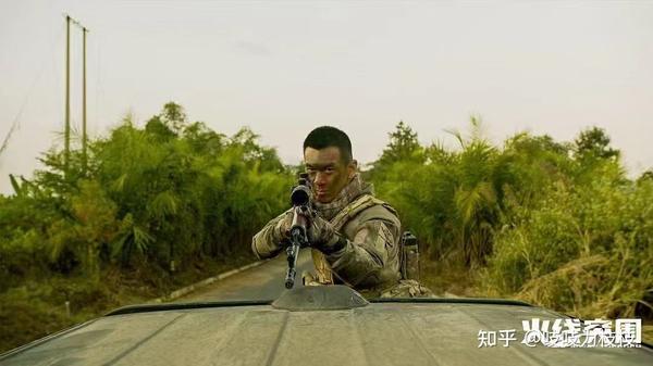 "特种兵专业户"任天野,曾出演过多部特种兵题材的电影热剧,如《我是