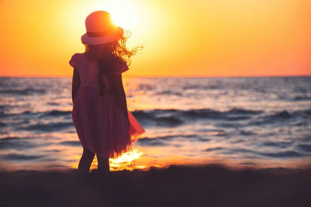 给日落时出生的孩子取名叫什么好