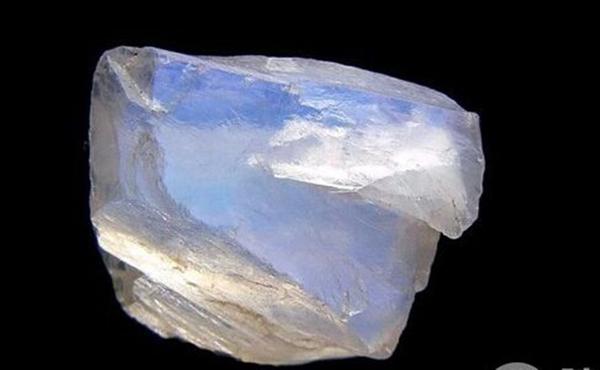 蓝光月光石原石矿