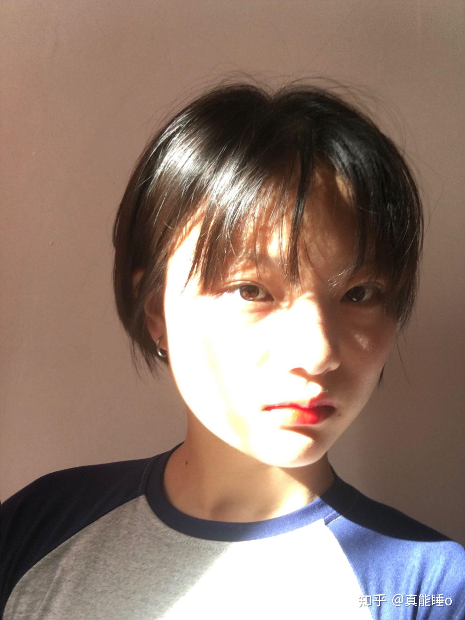 头大发际线偏高的女生适合剪短发吗