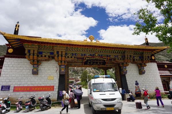 色拉寺大门,门票50元/人