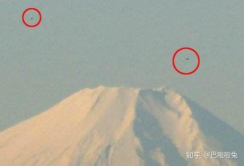 日本富士山不明飞行物