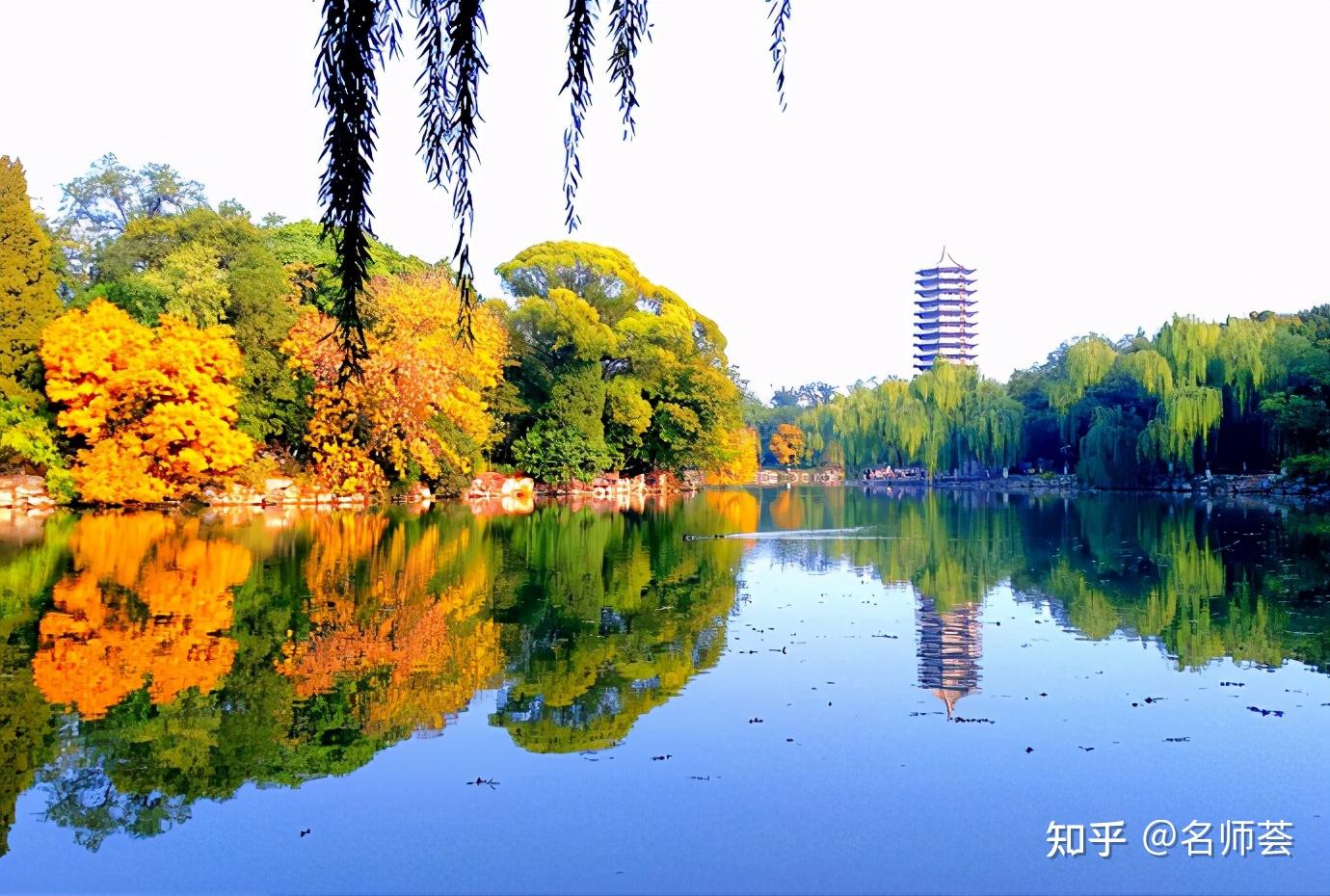 2,校园环境北京大学所流露出的不仅是它在历史长河中沉淀的人文气息之