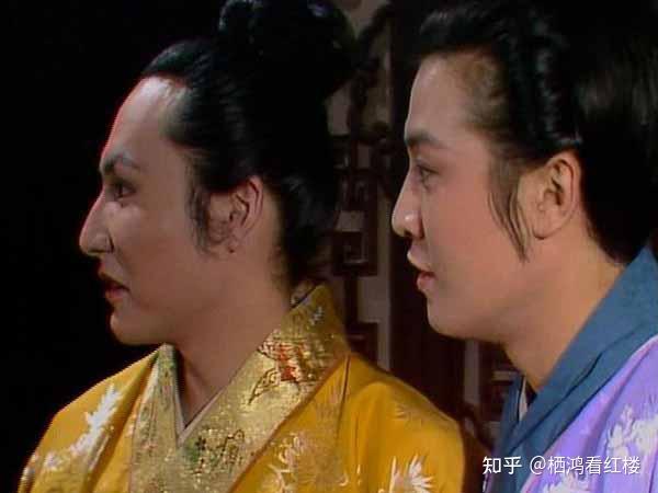 但是与此同时,作品中又写贾蔷与贾蓉"兄弟二人最相亲厚,常相共处"