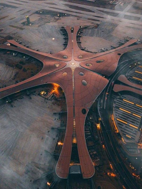 1,大 作为全球第一大单体航站楼建筑工程,北京大兴国际机场历时 4 年