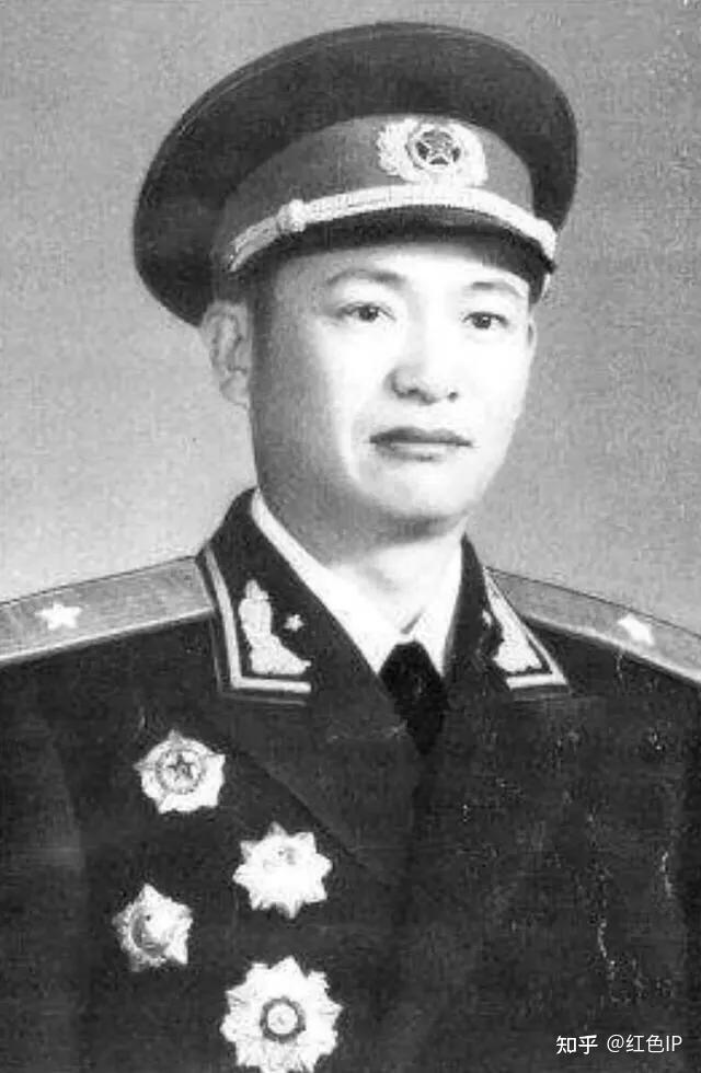 刘贤权刘贤权(1915年—1992年,江西吉安人.