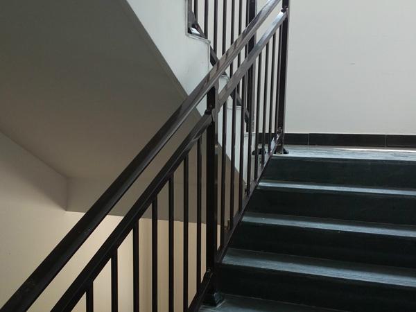 楼梯扶手用什么材质比较好?看过这里你就知道了!